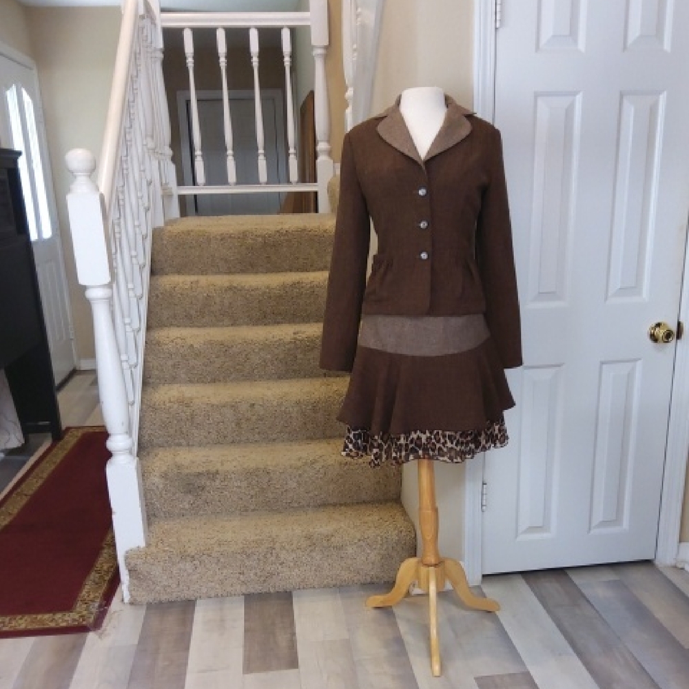 Elegant Brown Women's Suit